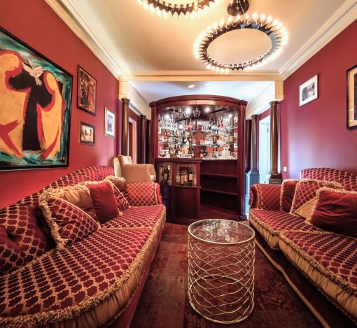 Дом с парком в Поздняково