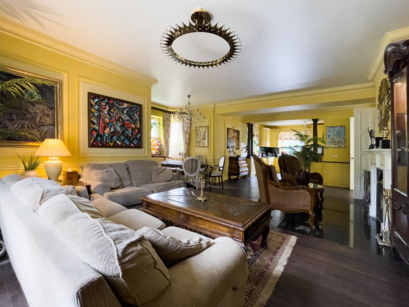 Дом с парком в Поздняково