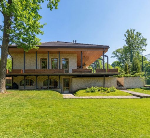 Дом с теннисным котом в СНТ Пламя