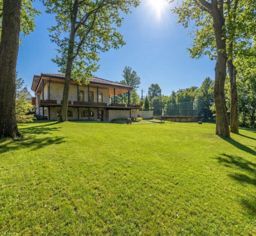 Дом с теннисным котом в СНТ Пламя