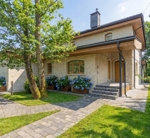 Дом с теннисным котом в СНТ Пламя