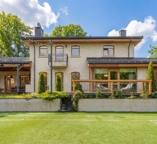 Дом с теннисным котом в СНТ Пламя