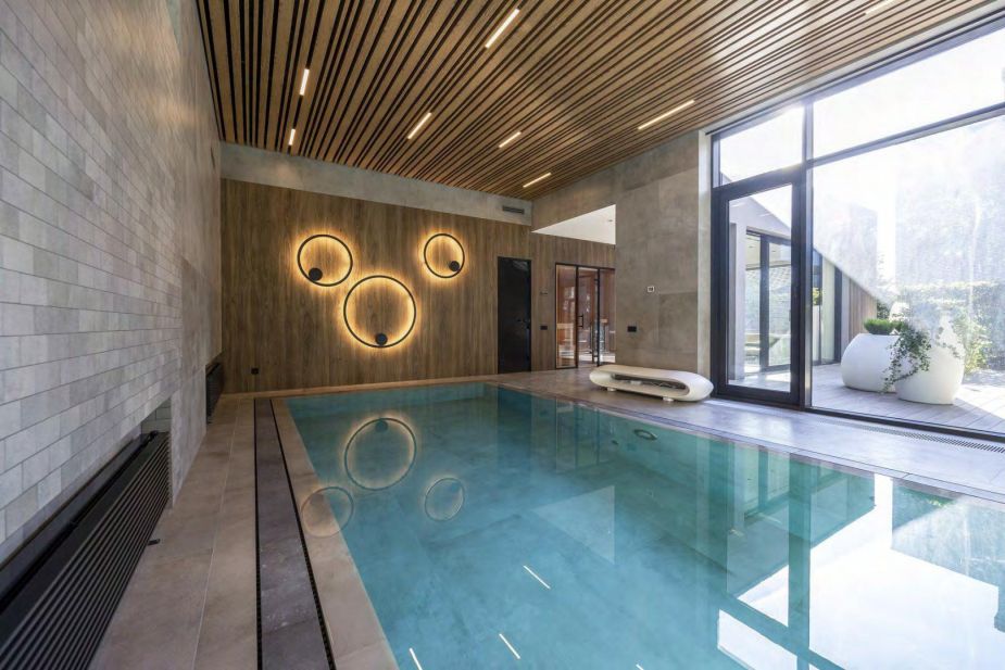 Дом с бассейном в КП Монтевиль