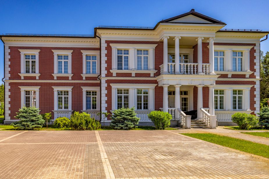 Дом с бассейном в КП ПаркВилл