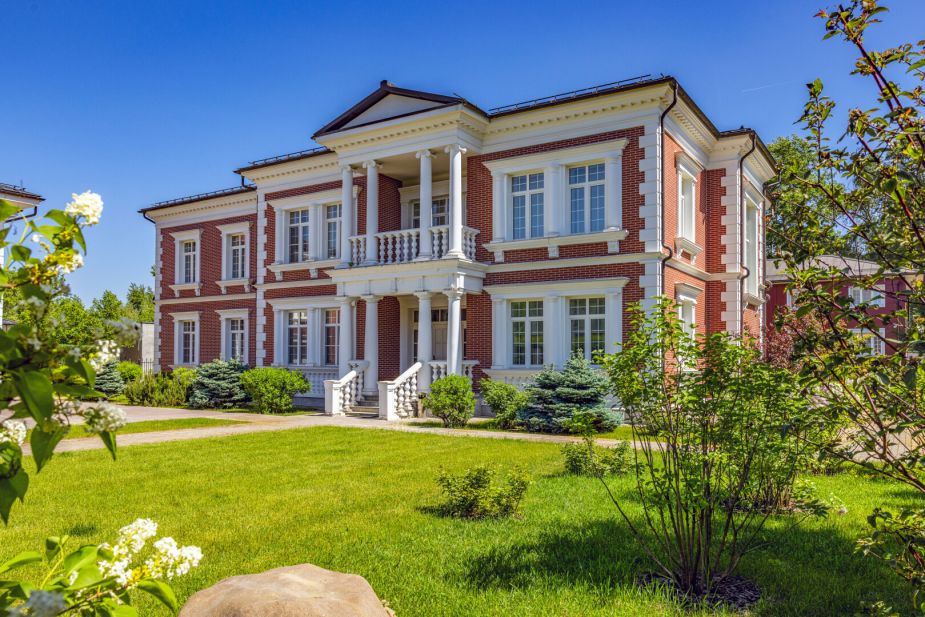 Дом с бассейном в КП ПаркВилл