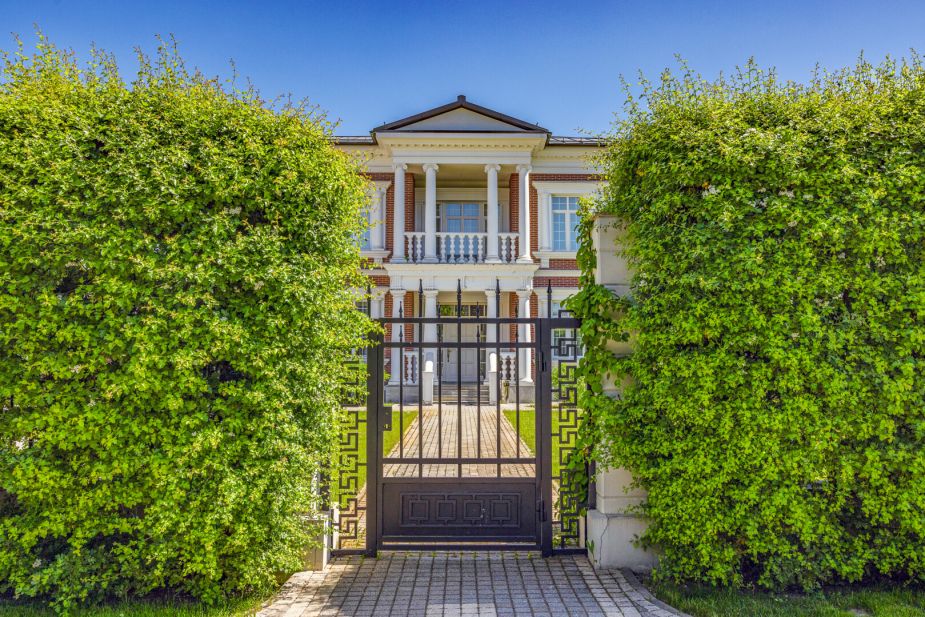 Дом с бассейном в КП ПаркВилл