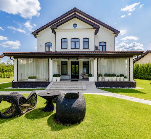 Стильный дом в КП Монтевиль