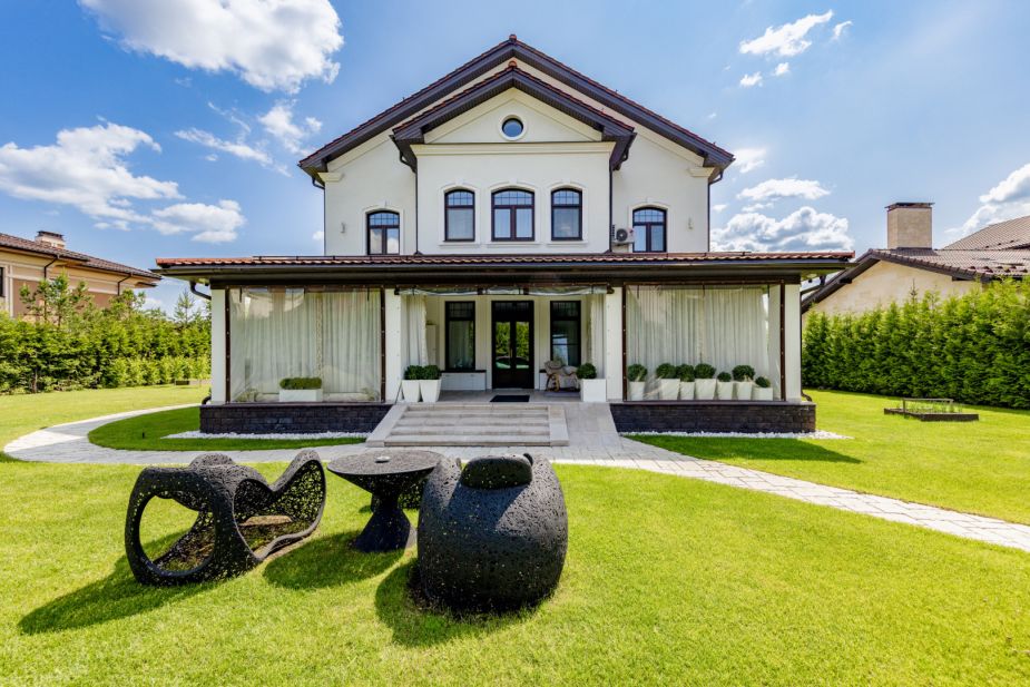 Стильный дом в КП Монтевиль