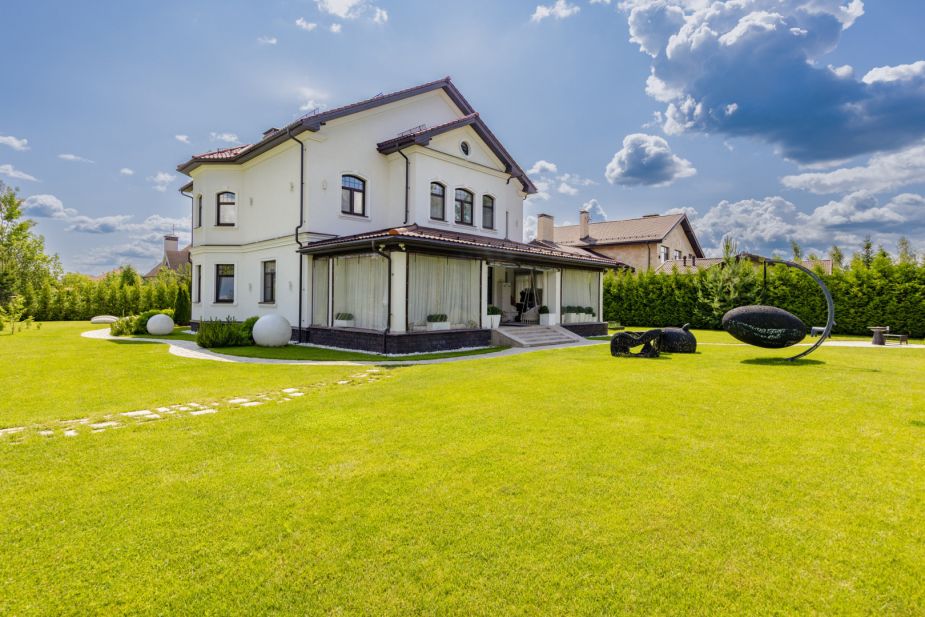 Стильный дом в КП Монтевиль