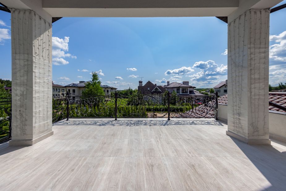 Стильный дом в КП Монтевиль