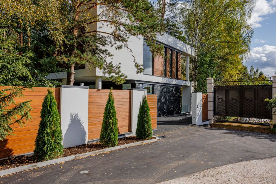 Новый дом в поселке Веледниково