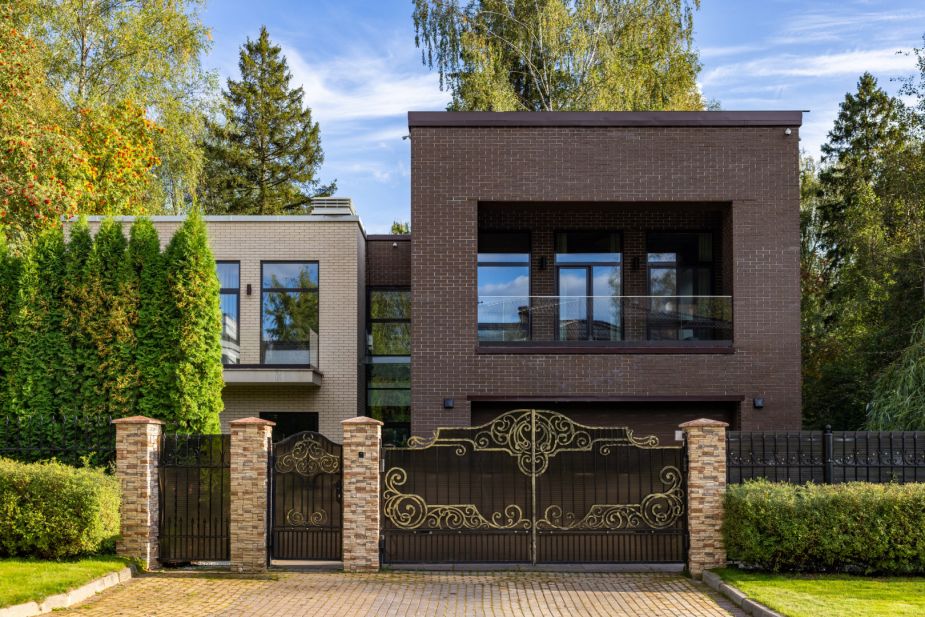 Стильный дом в КП Монтевиль