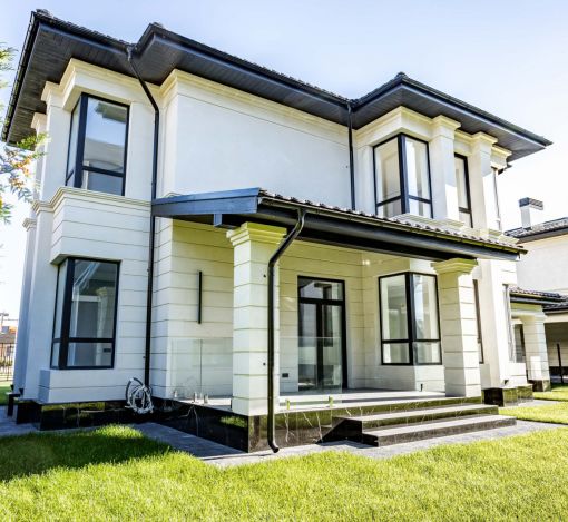 Дом у озера в КП Новорижский