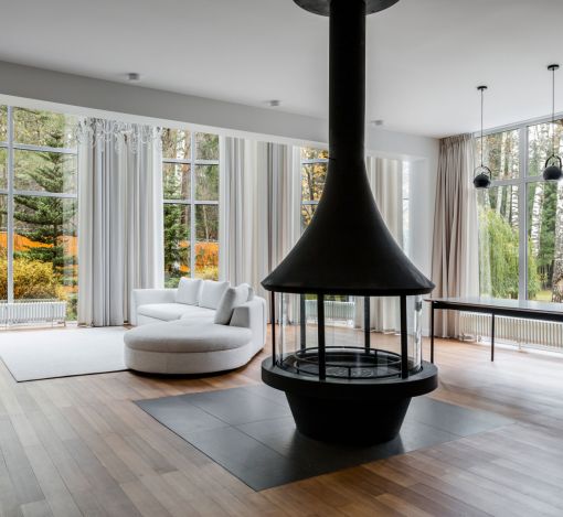 Дом с бассейном в поселке Новинки