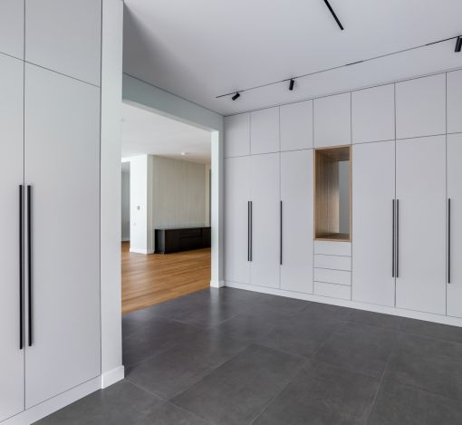 Дом с бассейном в поселке Новинки