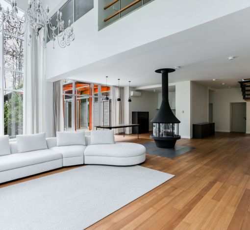 Дом с бассейном в поселке Новинки