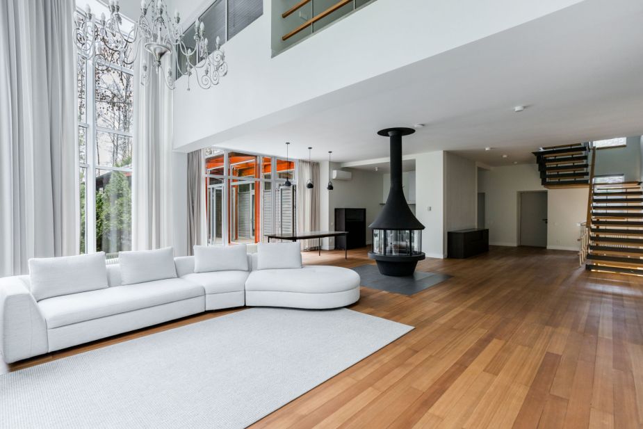 Дом с бассейном в поселке Новинки