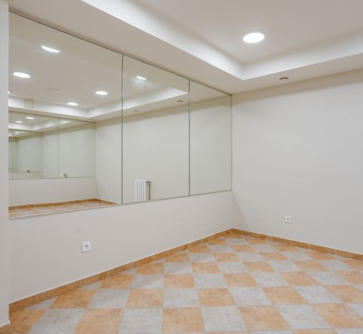 Дом с бассейном в поселке Новинки