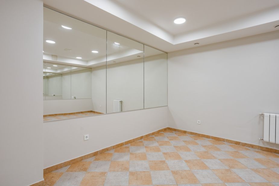 Дом с бассейном в поселке Новинки