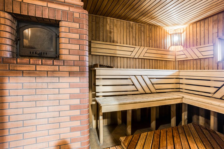 Дом с бассейном в поселке Новинки