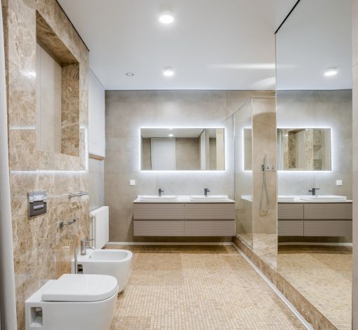 Дом с бассейном в поселке Новинки