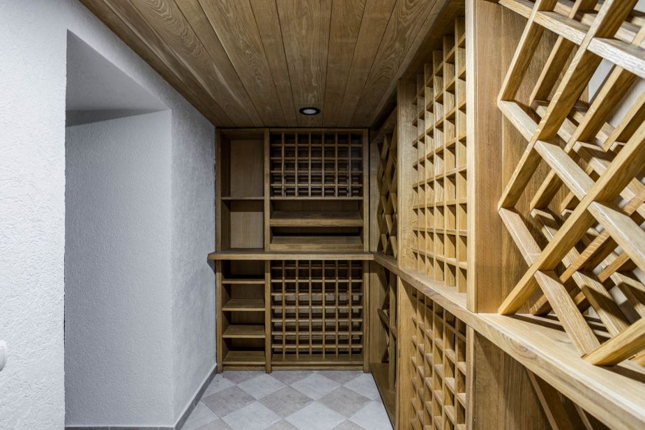 Дом с бассейном в поселке Новинки