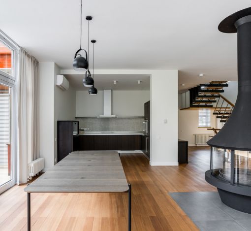 Дом с бассейном в поселке Новинки