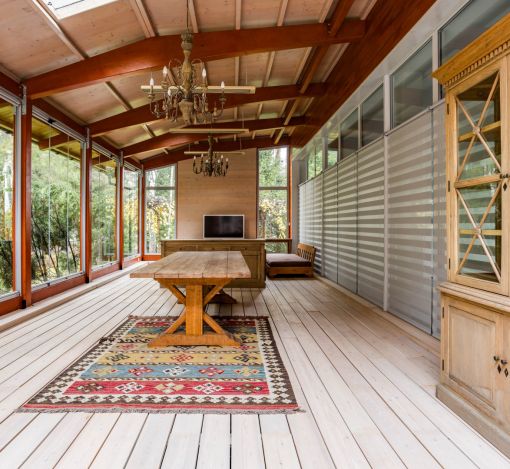 Дом с бассейном в поселке Новинки