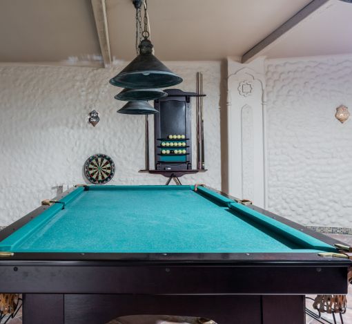 Дом с бассейном в поселке Новинки