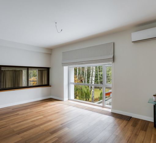 Дом с бассейном в поселке Новинки