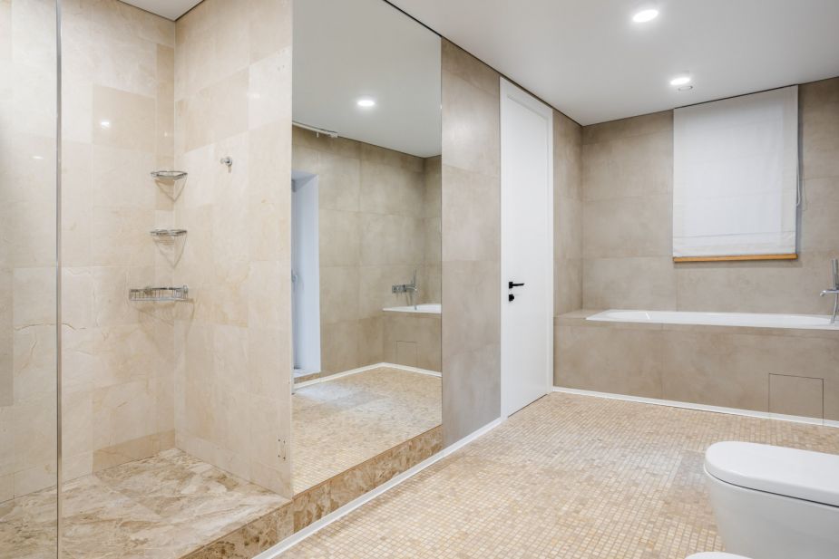 Дом с бассейном в поселке Новинки