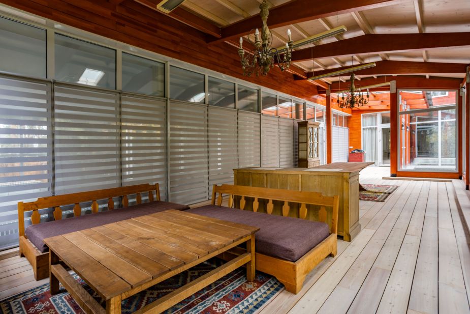 Дом с бассейном в поселке Новинки