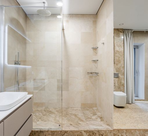 Дом с бассейном в поселке Новинки