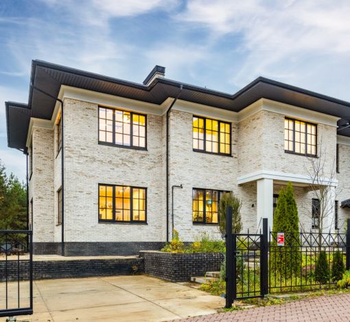 Стильный дом в КП Европа-1