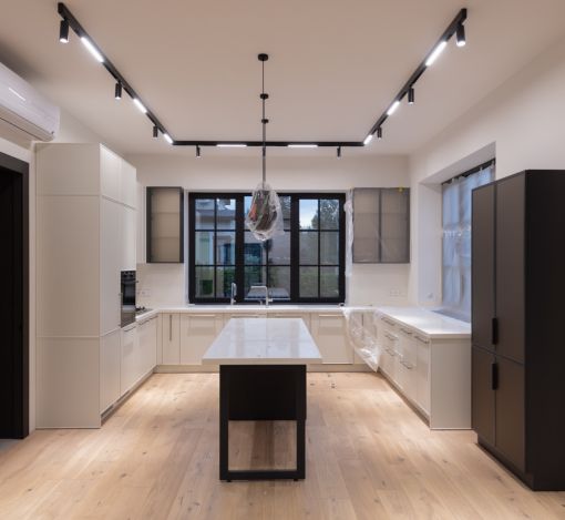 Стильный дом в КП Европа-1