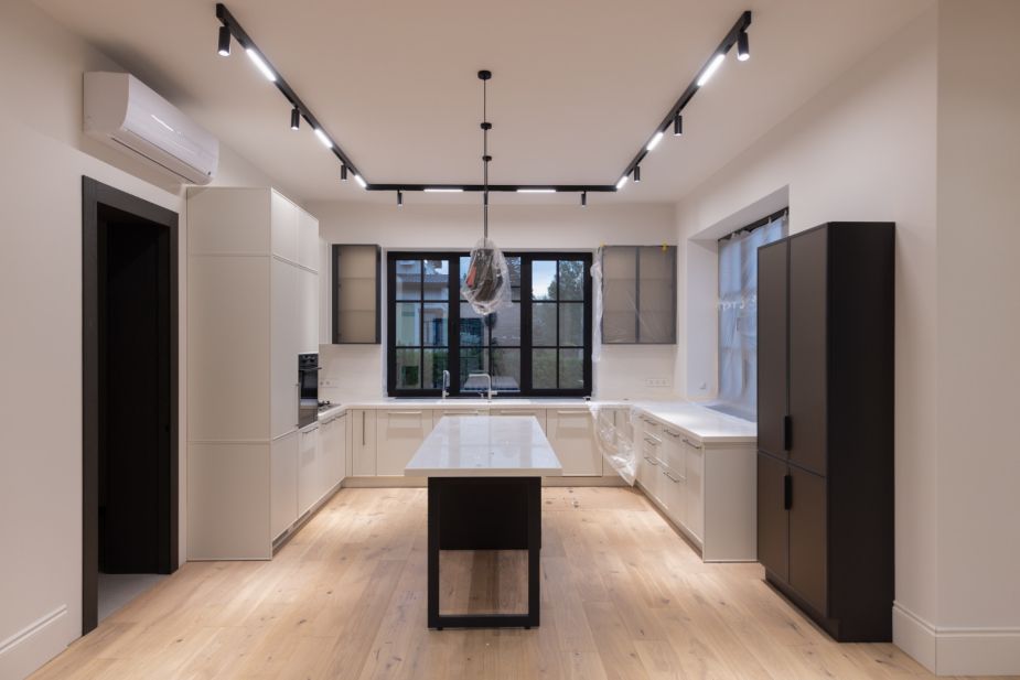 Стильный дом в КП Европа-1