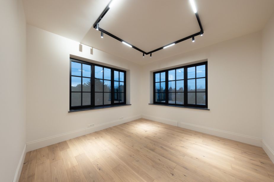 Стильный дом в КП Европа-1