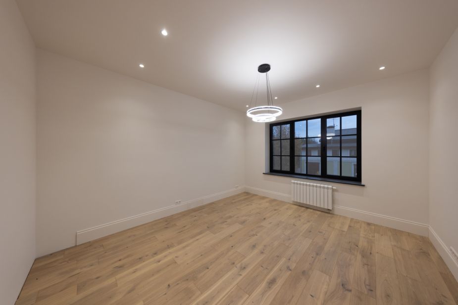 Стильный дом в КП Европа-1