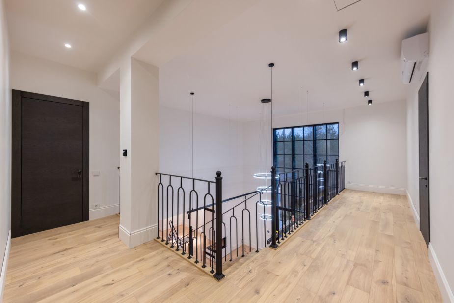 Стильный дом в КП Европа-1