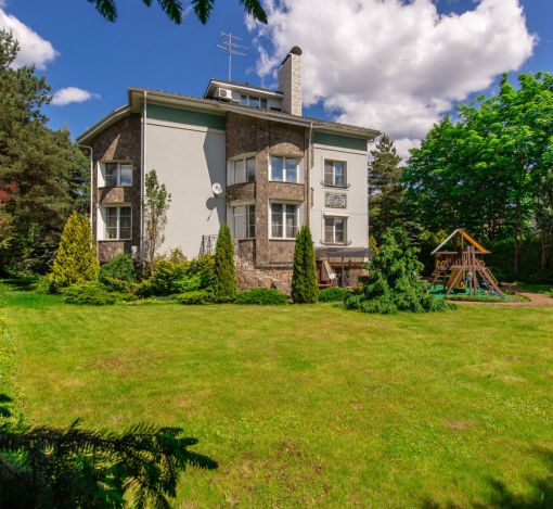 Дом с отделкой в КП Береста