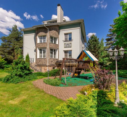 Дом с отделкой в КП Береста