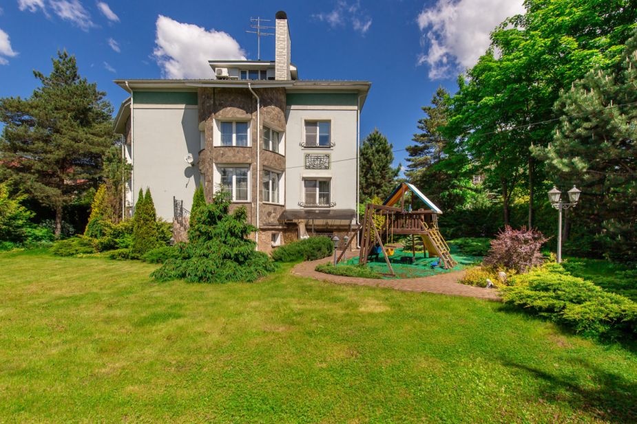 Дом с отделкой в КП Береста