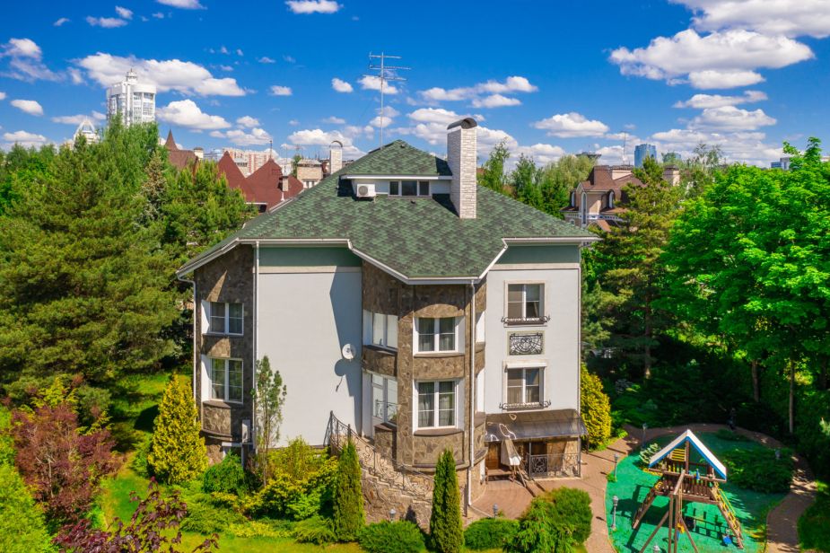 Дом с отделкой в КП Береста