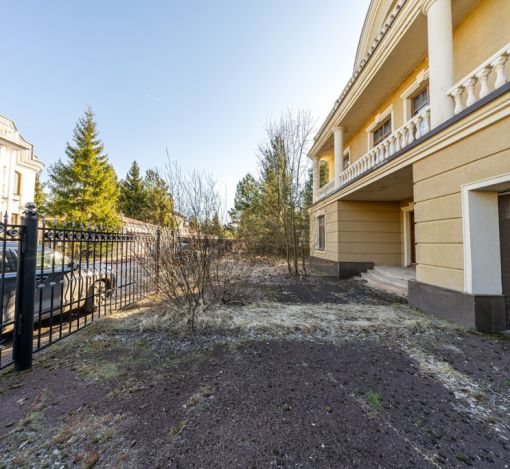 Дом в Новахово со своими соснами