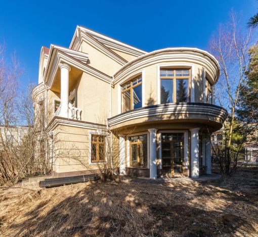 Дом в Новахово со своими соснами