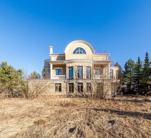 Дом в Новахово со своими соснами