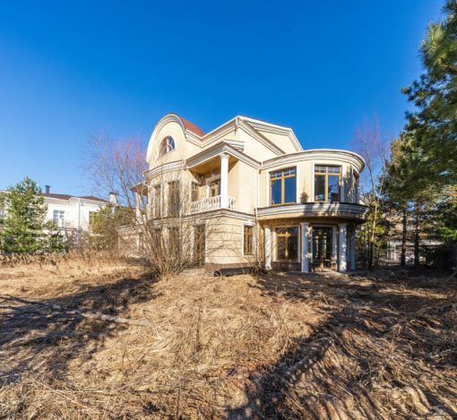 Дом в Новахово со своими соснами