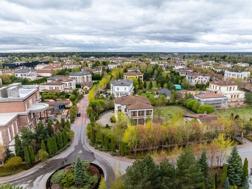 Дом под отделку в КП Монолит