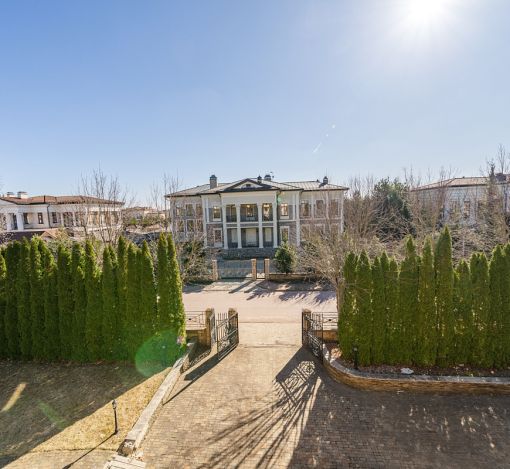 Дом в кп Резиденция Монолит