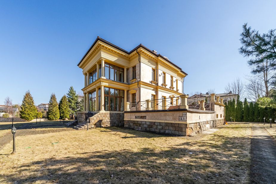 Дом в кп Резиденция Монолит